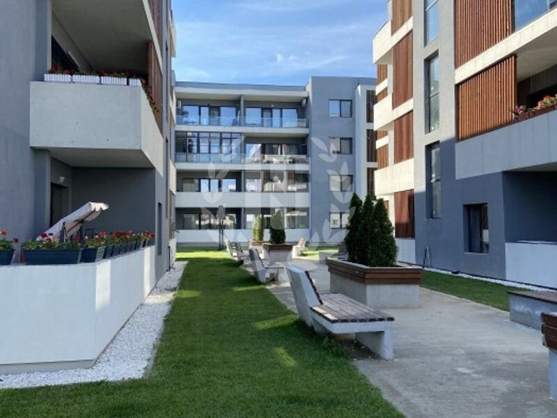 APARTAMENT 3 CAMERE DECOMANDAT 79 MP
