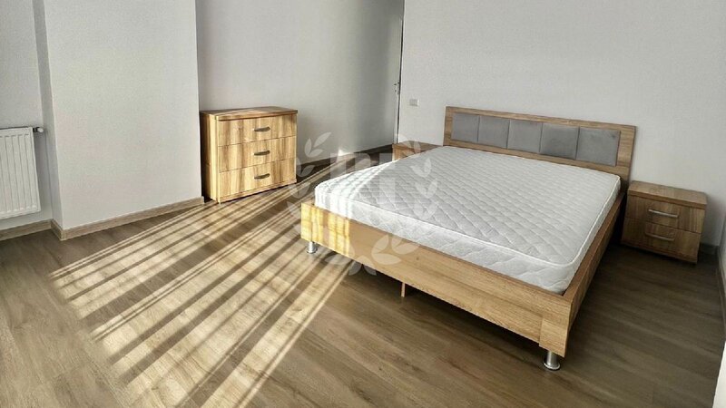APARTAMENT 3 CAMERE DECOMANDAT 79 MP
